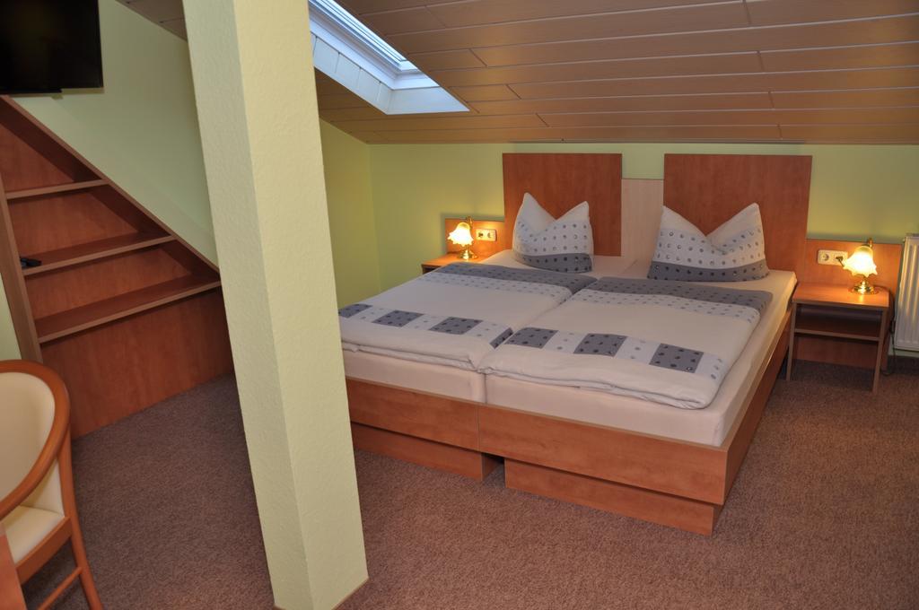 Cafe Hoyer Pension Und Appartements Rödigsdorf Екстериор снимка