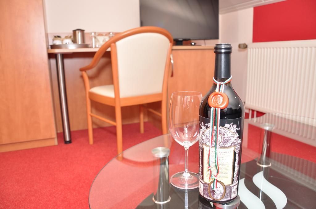 Cafe Hoyer Pension Und Appartements Rödigsdorf Екстериор снимка