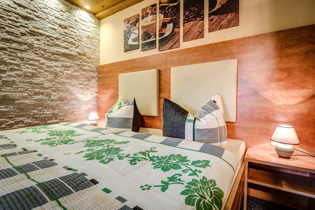 Cafe Hoyer Pension Und Appartements Rödigsdorf Екстериор снимка