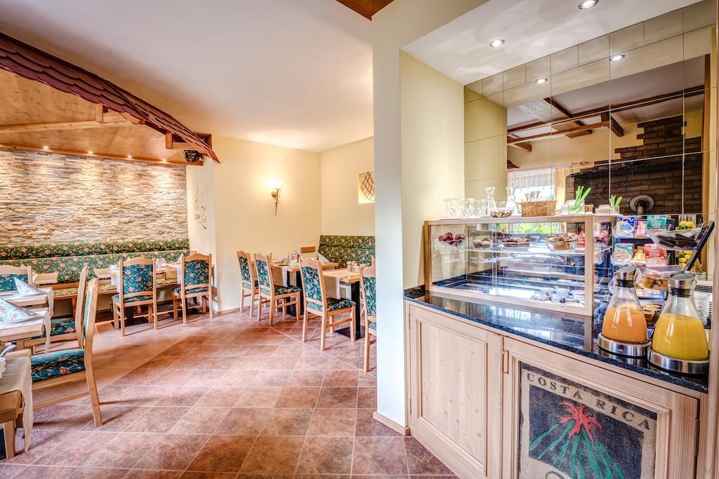 Cafe Hoyer Pension Und Appartements Rödigsdorf Екстериор снимка