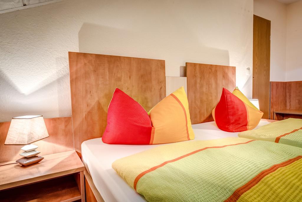 Cafe Hoyer Pension Und Appartements Rödigsdorf Екстериор снимка